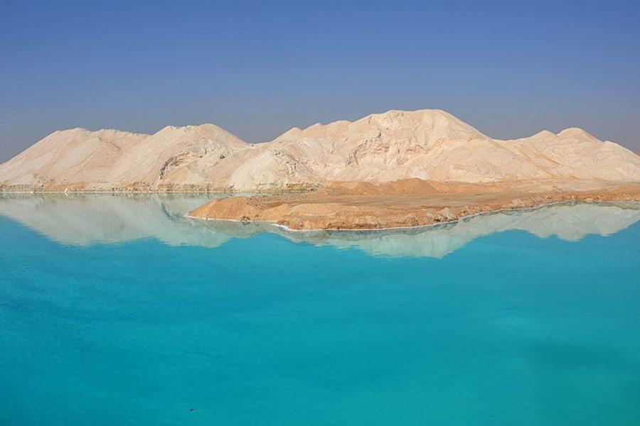শরীরে টাটকা ক্ষত থাকলেও জলে নামা বারণ। লবণের উপস্থিতির কারণে ক্ষতস্থান বিষিয়ে যেতে পারে বলেই এই সাবধানতা অবলম্বন করা বাঞ্ছনীয়।