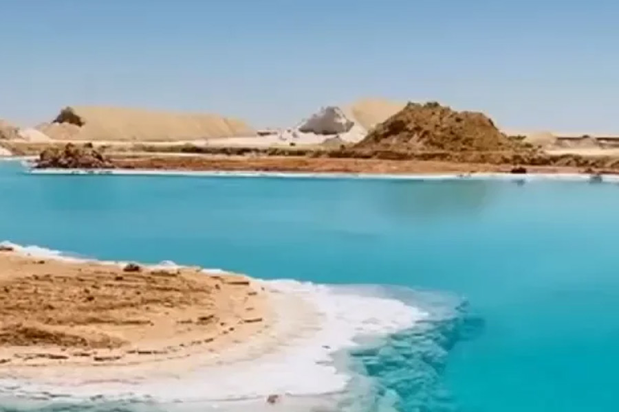 স্থানীয়দের অধিকাংশের দাবি, ২০১১ সালে লবণের খনির সন্ধান করতে গিয়ে লবণ হ্রদগুলির খোঁজ পাওয়া যায়। এই বিস্ময়ের সাক্ষী থাকতে দেশ-বিদেশের পর্যটকেরা সিওয়ায় ভিড় জমান।