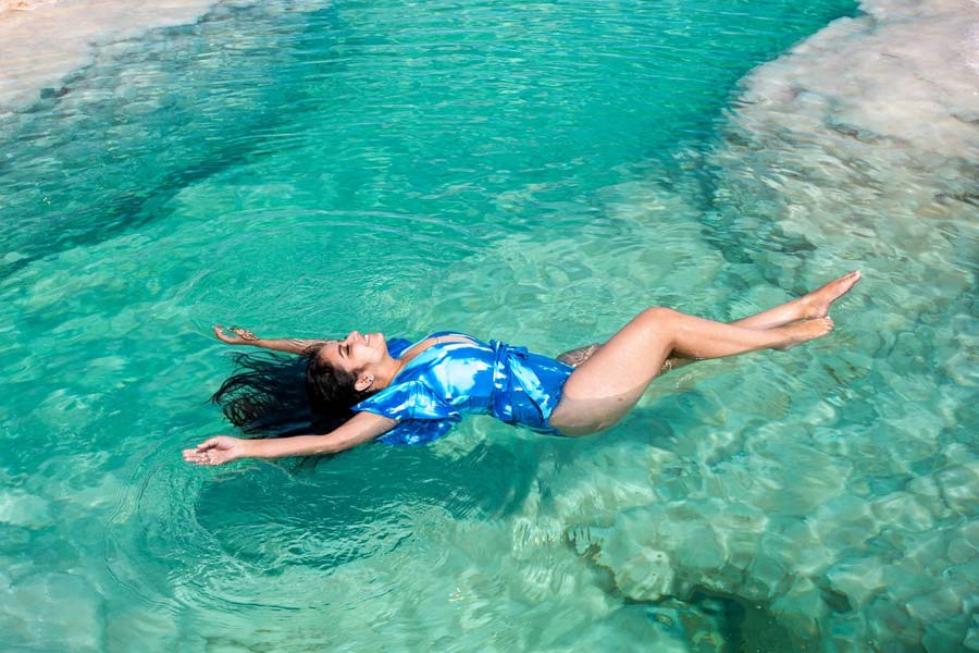 সিওয়ার মরূদ্যানের কাছে রয়েছে ‘ক্লিওপেট্রা’জ় পুল’। স্থানীয়দের ধারণা, লবণাক্ত হ্রদ থেকে উঠে যাওয়ার পর হাত-পা থেকে লবণ ঝেড়ে এই মিষ্টি গরম জলের হ্রদে স্নান করলে স্বাস্থ্যের উপকার হয়।