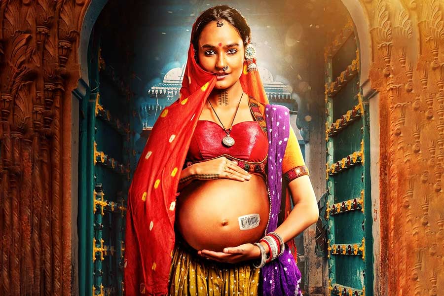 চলতি বছরের এপ্রিল মাসে প্রেক্ষাগৃহে মুক্তি পায় ‘দুকান’। এই ছবিতে মুখ্যচরিত্রে অভিনয় করে প্রশংসা কুড়িয়েছেন মণিকা পানওয়ার। মডেল হিসাবে কেরিয়ার শুরু করে হৃতিক রোশন এবং ববি দেওলের মতো তারকাদের সঙ্গে অভিনয়ের সুযোগ পেয়েছেন তিনি।