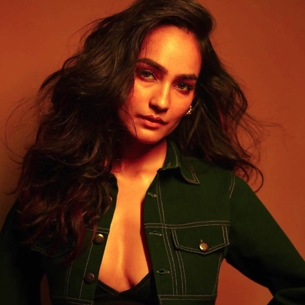 ২০২৩ সালে নেটফ্লিক্সে মুক্তি পায় ‘ছুনা’ নামের একটি ওয়েব সিরিজ়। এই সিরিজ়ে অভিনয় করেন মণিকা।