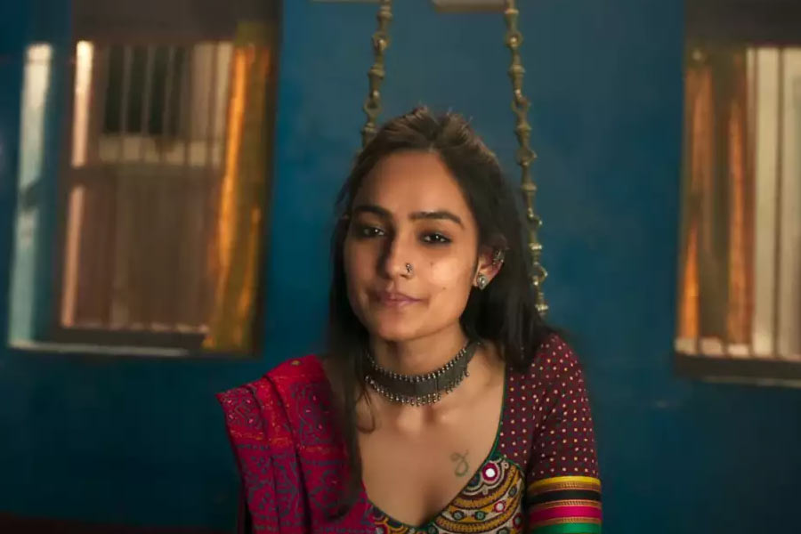 ওটিটির পর্দা থেকে আবার বড় পর্দায় হাজির হন মণিকা। চলতি মাসে মুক্তিপ্রাপ্ত ‘দুকান’ ছবিতে মুখ্যচরিত্রে অভিনয় করতে দেখা যায় মণিকাকে। এই ছবিটি মডেল-অভিনেত্রীর কেরিয়ারে নয়া মাইলফলক যোগ করে।