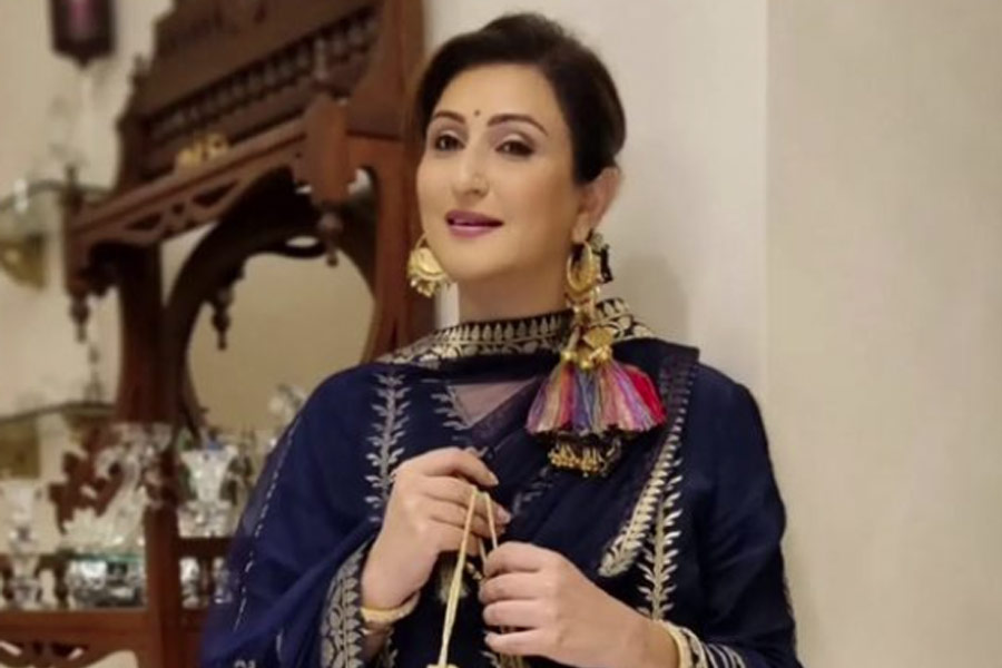 বিজয় নাম্বিয়ারের পরিচালনায় ‘রিফ্লেকশন্‌স’ নামের একটি স্বল্প দৈর্ঘ্যের নির্বাক ছবিতে অভিনয়ের সুযোগ পান জুহি। দক্ষিণী তারকা মোহনলালের সঙ্গে এই ছবিতে অভিনয় করেন তারকা-কন্যা।