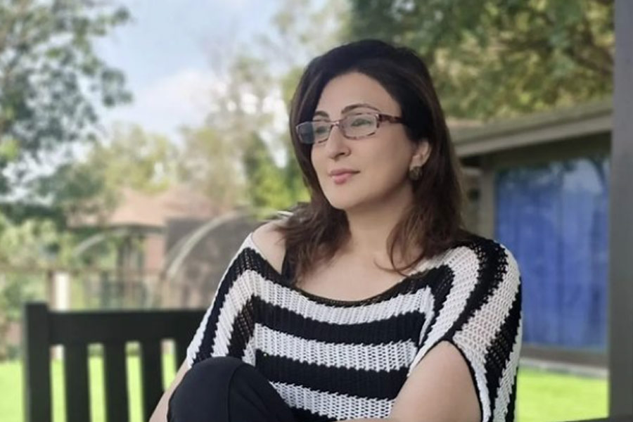 বলিপাড়ায় কানাঘুষো শোনা যায়, ‘রিফ্লেকশন্‌স’ ছবির সেট থেকেই বিজয়ের সঙ্গে বন্ধুত্ব তৈরি হয় জুহির। সেই বন্ধুত্ব ধীরে ধীরে প্রেমে গড়ায়। ২০০৭ সালের ২৭ জুন দুই তারকা সাত পাকে বাঁধা প়ড়েন। যদিও তাঁদের সংসার বেশি দিন স্থায়ী হয়নি। বিয়ের দু’বছর পর ২০০৯ সালে বিবাহবিচ্ছেদ হয় জুহি এবং বিজয়ের।