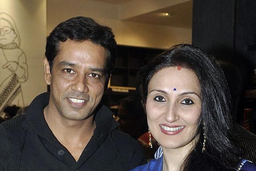 ২০১০ সালে ঋতুর সঙ্গে বিবাহবিচ্ছেদ হয় অনুপের। তার পরেই জুহি এবং অনুপ বিয়ের সিদ্ধান্ত নেন। কিন্তু জুহির সিদ্ধান্তে আপত্তি জানান অভিনেত্রীর বাবা রাজ। এক রিয়্যালিটি শোয়ে অভিনেত্রী জানিয়েছিলেন, অনুপের সঙ্গে তিনি তাঁর দুই ভাইয়ের (প্রতীক বব্বর এবং আর্য বব্বর) দেখা করিয়েছিলেন। তার পর দুই ভাই-ই রাজকে বিয়ের ব্যাপারে রাজি করান।