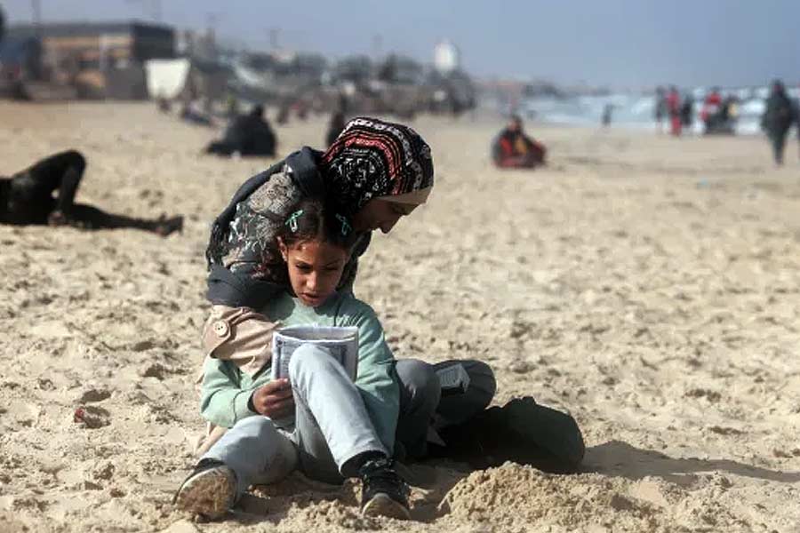 Iran warns US to step aside as it prepares to hit Israel