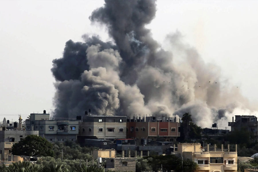 Iran warns US to step aside as it prepares to hit Israel