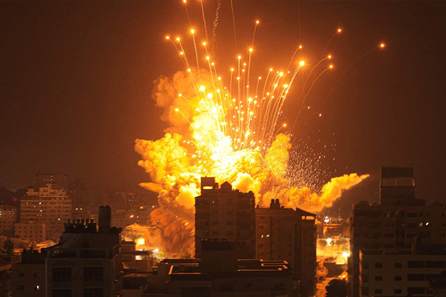 Iran warns US to step aside as it prepares to hit Israel