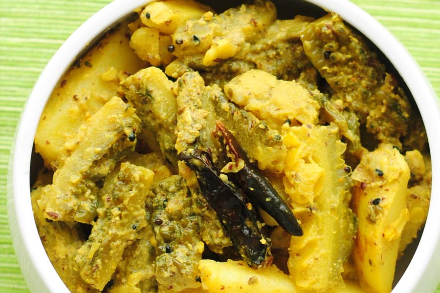 উচ্ছে-আলুর বাটি চচ্চড়ি।