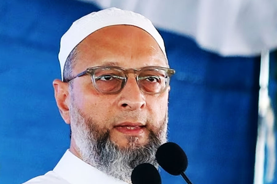 BJP made Madhavi Latha candidate in Hyderabad against Asaduddin Owaisi