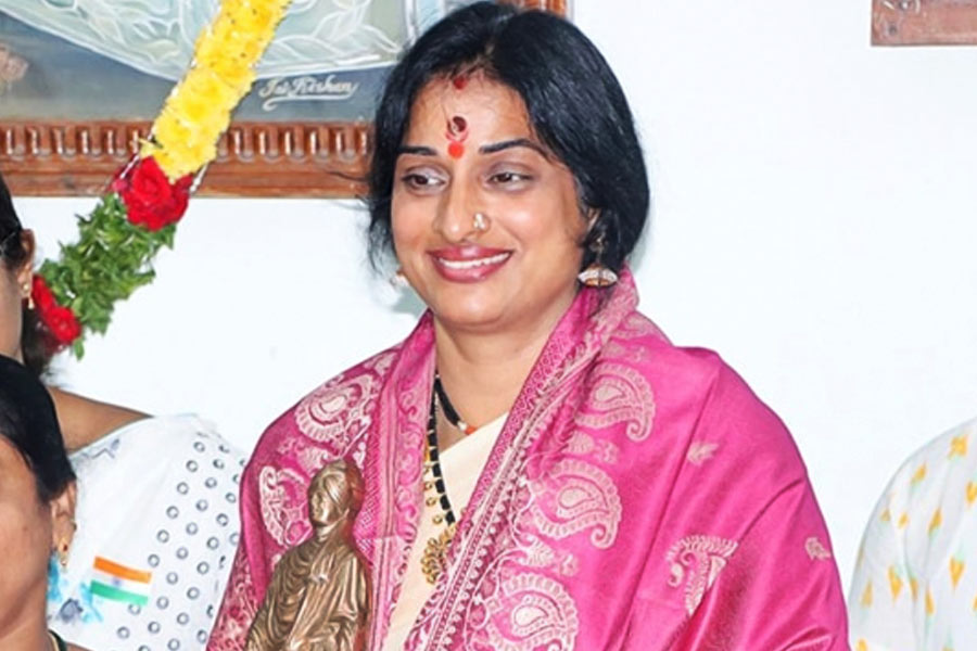 BJP made Madhavi Latha candidate in Hyderabad against Asaduddin Owaisi