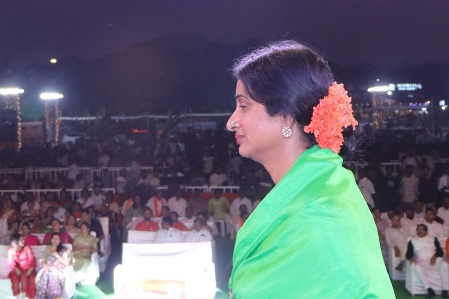 BJP made Madhavi Latha candidate in Hyderabad against Asaduddin Owaisi