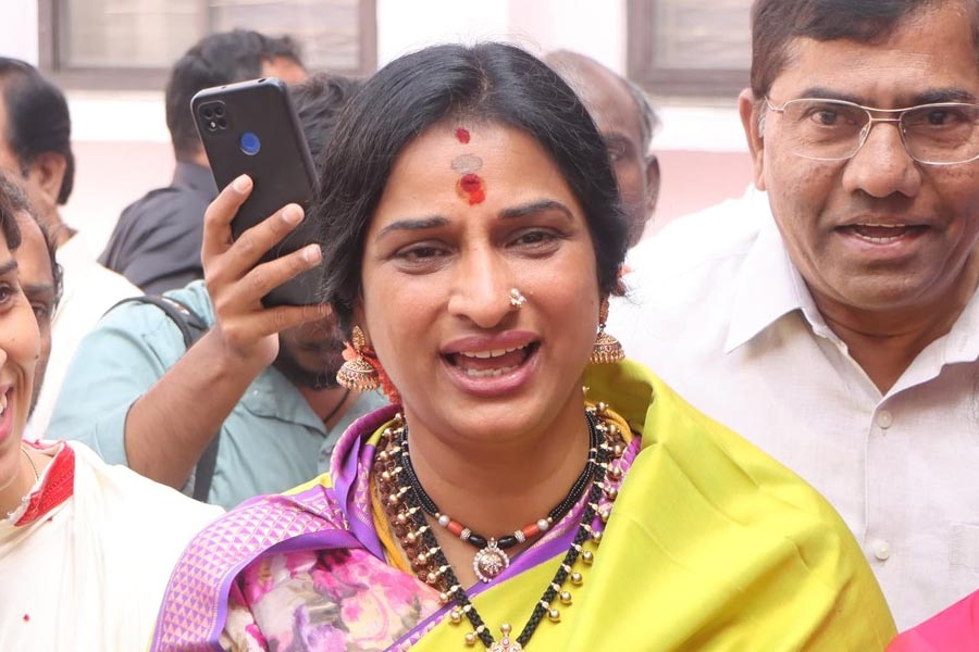 BJP made Madhavi Latha candidate in Hyderabad against Asaduddin Owaisi