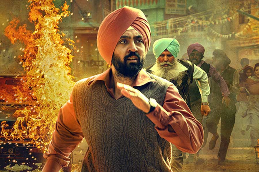 ২০১১ সালে প্রথম পঞ্জাবি ফিল্ম ইন্ডাস্ট্রিতে পা রাখেন দিলজিৎ। একাধিক পঞ্জাবি ছবিতে অভিনয় করেন তিনি। বলিপাড়াতেও আত্মপ্রকাশ করেন তিনি। ‘উড়তা পঞ্জাব’, ‘ফিলৌরি’, ‘ওয়েলকাম টু নিউ ইয়র্ক’, ‘গুড নিউজ়’, ‘সুরজ পে মঙ্গল ভারী’, ‘জোগী’ এবং ‘ক্রু’ ছবিতে অভিনয় করেছেন দিলজিৎ। চলতি মাসে ওটিটি প্ল্যাটফর্মে মুক্তি পাওয়া ‘অমর সিংহ চমকিলা’ ছবিতেও অভিনয় করতে দেখা গিয়েছে তাঁকে। অভিনেতা হিসাবে সফল তিনিও। কিন্তু বলিপাড়ার বেশির ভাগ সঙ্গীতশিল্পীর ভাগ্য অভিনেতা হিসাবে প্রসন্ন নয়।