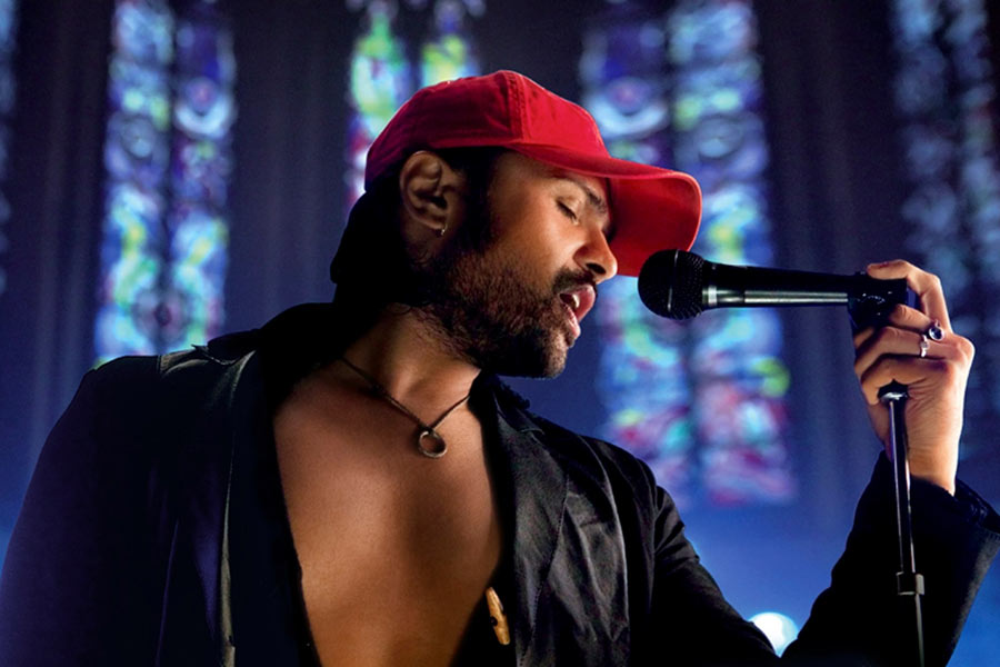 একাধিক হিন্দি ছবিতে গান গেয়ে, নিজস্ব মিউজ়িক অ্যালবামের মাধ্যমে গায়ক হিসাবে খ্যাতি পান হিমেশ রেশমিয়া। এর পর অভিনয়ের ক্ষেত্রেও নিজের পরিচিতি তৈরি করতে চান তিনি।