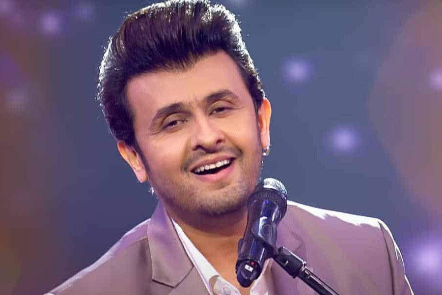 আশির দশকে ‘প্যারা দুশমন’, ‘উস্তাদি উস্তাদ সে’, ‘কামচোর’ এবং ‘বেতাব’ ছবিতে শিশু অভিনেতা হিসাবে অভিনয় করেন সোনু নিগম। তার পর সঙ্গীতের ক্ষেত্রে জনপ্রিয়তা অর্জন করলেও অভিনয়ের প্রতি আগ্রহ ছিল সোনুর।