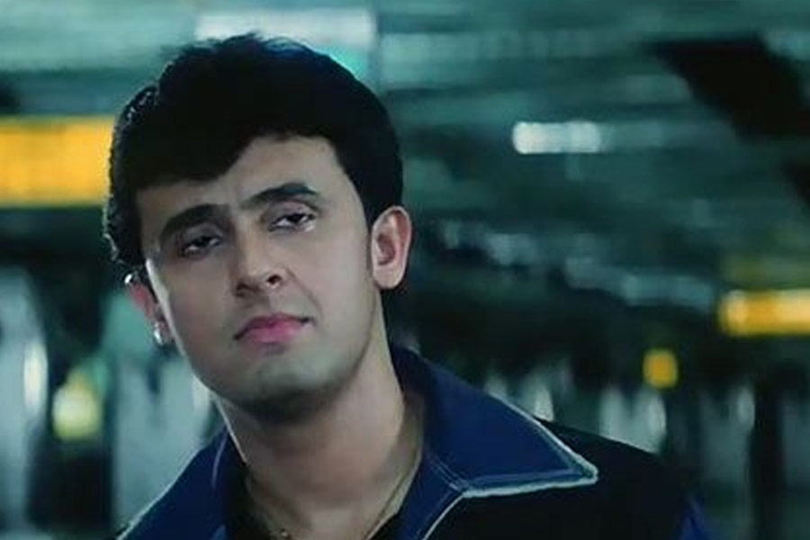 ২০০২ সালে ‘জানি দুশমন: এক আনোখি কহানি’ ছবির মাধ্যমে বলিপাড়ায় পা রাখেন সোনু। তার পর ‘কাশ আপ হমারে হোতে’, ‘লভ ইন নেপাল’-এর মতো ছবিতে অভিনয় করেন তিনি। একাধিক ছবিতে অতিথি শিল্পী হিসাবে গানের দৃশ্যে অভিনয় করতে দেখা যায় সোনুকে। কিন্তু গায়ক হিসাবে তিনি যতটা খ্যাতি পেয়েছেন, অভিনেতা হিসাবে তার এক শতাংশ পাননি বলা চলে।