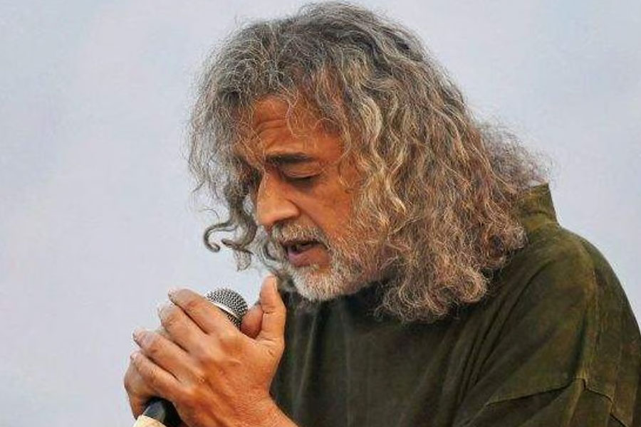 ২০০২ সালে পর পর দু’টি ছবিতে অভিনয়ের তিন বছর পর আবার বড় পর্দায় হাজির হন লাকি। ২০০৫ সালে মুক্তিপ্রাপ্ত ‘কসক’ ছবিতে অভিনয় করেন তিনি। কিন্তু অভিনয়দক্ষতা নিয়ে তেমন কোনও প্রশংসা পাননি তিনি। ২০০৪ সালের পর আর কোনও ছবিতে অভিনয় করতে দেখা যায়নি তাঁকে।