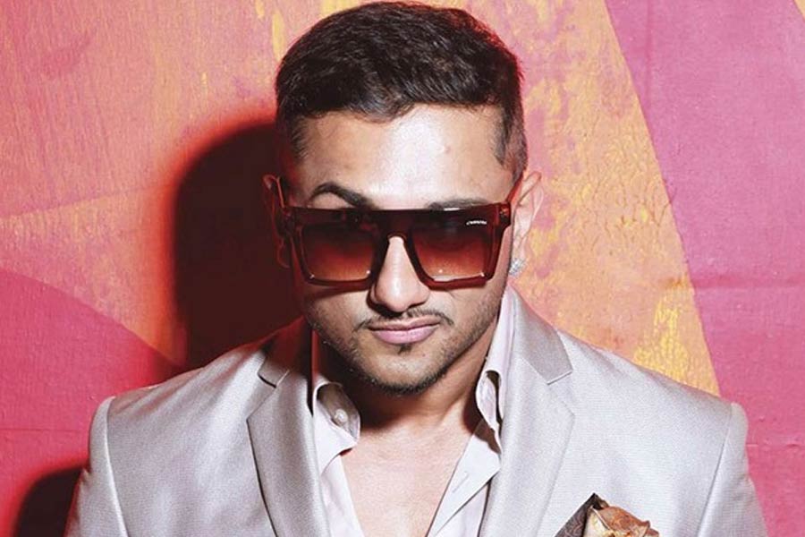 বলিউডের জনপ্রিয় র‌্যাপ সঙ্গীতশিল্পীদের তালিকায় প্রথম সারিতে নাম রয়েছে হানি সিংহের। একাধিক হিন্দি ছবিতে গানের দৃশ্যে অভিনয় করতে দেখা গিয়েছে তাঁকে।