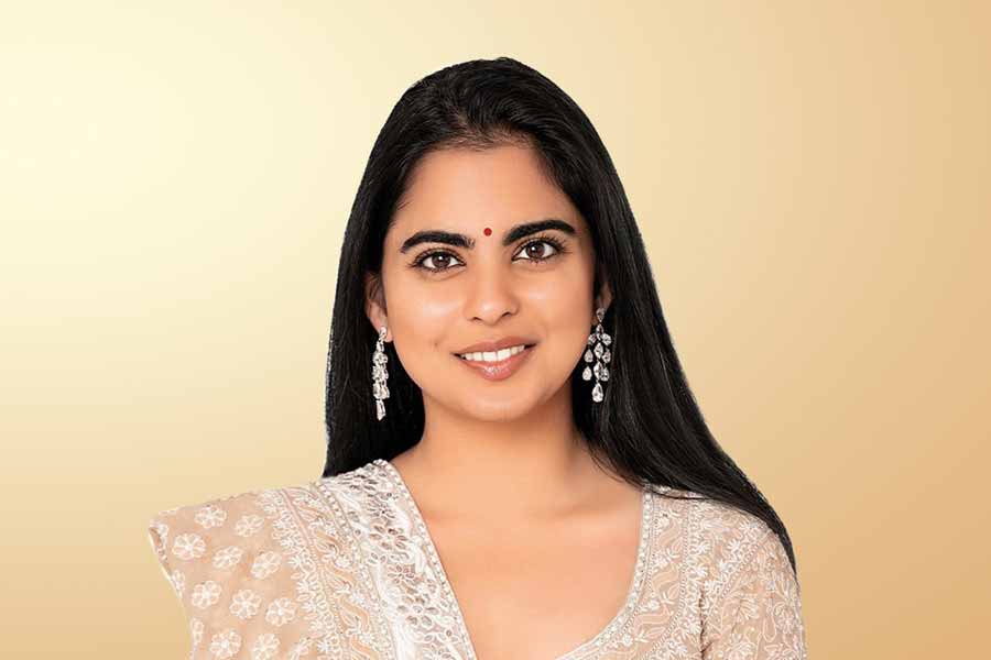 যেখানে জীবনের মূল্যবান সময় কাটিয়েছিলেন সেই বিলাসবহুল আবাসন বিক্রি করে দিলেন শিল্পপতি মুকেশ অম্বানীর কন্যা ইশা অম্বানী। এক জনপ্রিয় তারকা দম্পতিকে সেই বাড়ি বিক্রি করেছেন তিনি।