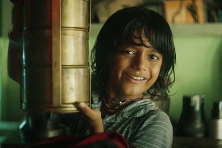 ২০২২ সালে প্যান নালিনের পরিচালনায় মুক্তি পায় গুজরাতি ছবি ‘চেলো শো’। ২০২৩ সালে ইশার বাড়িটি ভাড়া নিয়ে এই ছবিটির বিশেষ প্রদর্শনীর ব্যবস্থা করেছিলেন অভিনেত্রী। লস অ্যাঞ্জলসে ঘনিষ্ঠ বন্ধুবান্ধবকে আমন্ত্রণও জানিয়েছিলেন প্রিয়ঙ্কা।