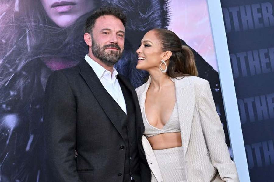 ২০০২ সালে বেন এবং জেনিফার  সম্পর্কে জড়ান। দু’বছর সম্পর্কে থাকার পর সম্পর্কে ইতি টানেন দুই তারকা।