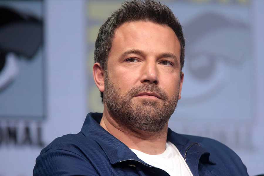 হলিপাড়া সূত্রে জানা যায়, বেনের মোট সম্পত্তির পরিমাণ ভারতীয় মুদ্রায় ১৬০০ কোটি টাকা।