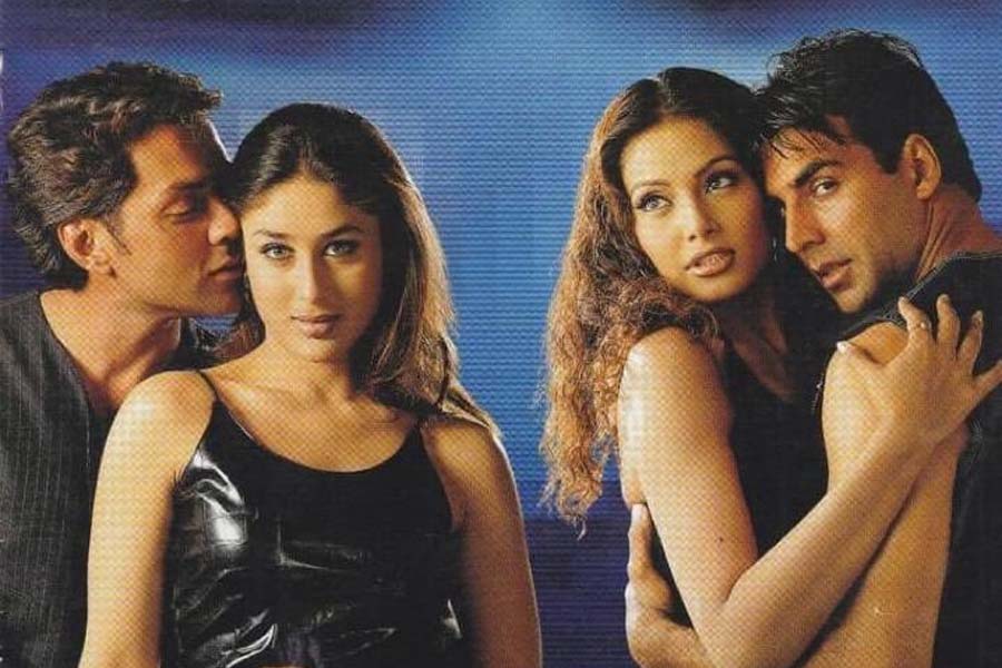 Ajnabee movie poster