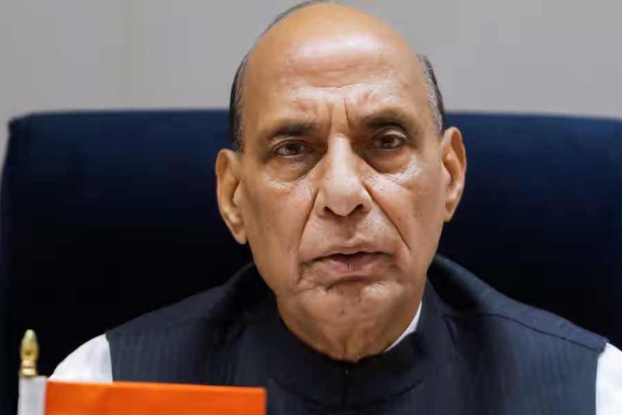 সম্প্রতি প্রতিরক্ষামন্ত্রী রাজনাথ সিংহ ‘সিএনএন নিউজ় ১৮’-কে বলেন, ‘‘যদি জঙ্গিরা হামলা চালিয়ে পাকিস্তানে পালিয়ে যায়, তা হলে আমরা ওদের শেষ করার জন্য পাকিস্তানে ঢুকব।’’ বিহারের জামুই এবং রাজস্থানের চুরুর জনসভা থেকে একই মন্তব্য করেন প্রধানমন্ত্রী নরেন্দ্র মোদীও। তার পরেই এই বিষয়ে জল্পনা আরও বেড়েছে।