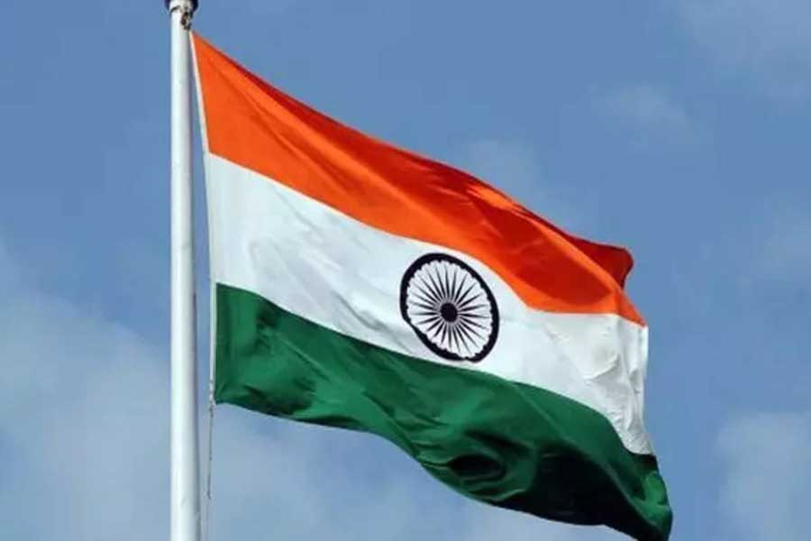 ভারত তাদের বিরুদ্ধে গুপ্তহত্যা চালানোর অভিযোগ উড়িয়ে দিলেও আন্তর্জাতিক সম্পর্ক বিশেষজ্ঞদের একাংশ মনে করছেন মোদীর শাসনে আগ্রাসী বিদেশনীতি নিয়ে চলছে ভারত। পশ্চিমি দেশগুলির একাংশ যেমন অন্য দেশে ঢুকে বিচার-বহির্ভূত হত্যাকে ‘জাতীয় সুরক্ষা’ নামক বর্ম পরিয়ে রাখে, ভারতও সেই কাজই করছে বলে মত তাঁদের। তবে এ ক্ষেত্রে এখনও সরকারি ভাবে রা কাড়েনি নয়াদিল্লি।