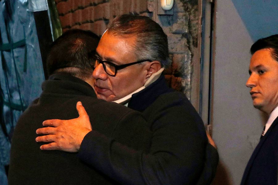 International community condemns Ecuador for raiding Mexico's embassy in Quito