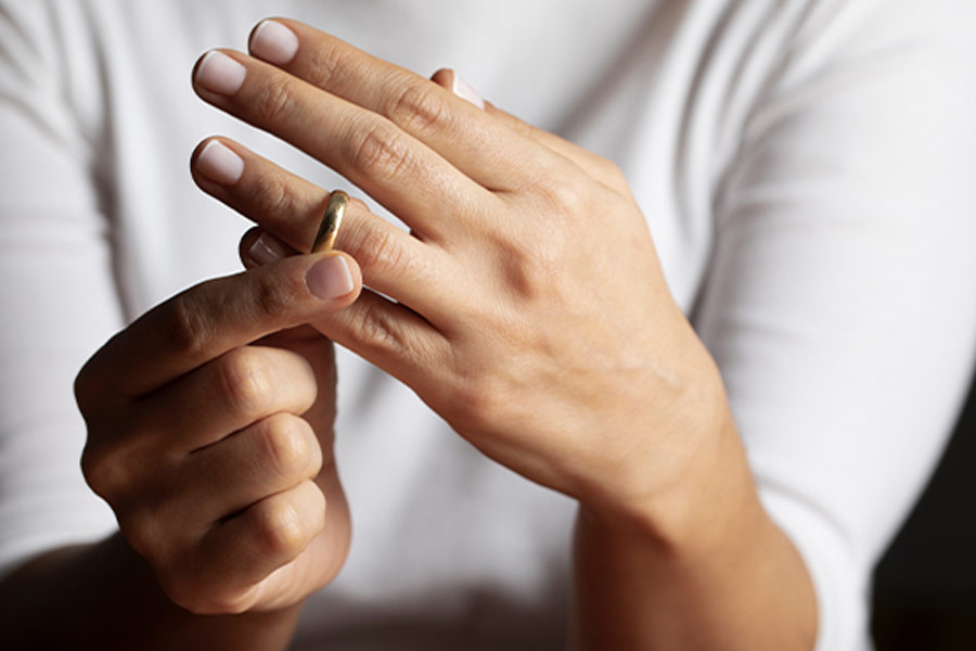 Woman falls in love with her husband’s lover’s husband