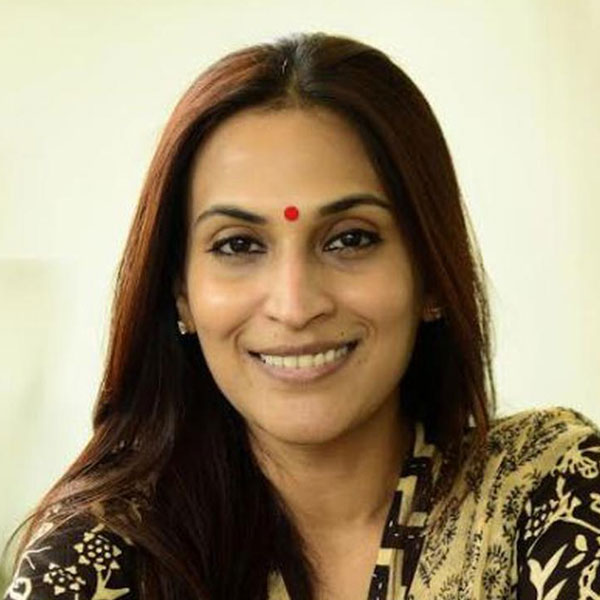 বিবাহবিচ্ছেদ ঘোষণার পর ‘লাল সালাম’ ছবির মাধ্যমে পরিচালনা করেছেন ঐশ্বর্যা। ছবির মুখ্য চরিত্রে অভিনয় করেছেন তাঁর বাবা রজনীকান্ত। অন্য দিকে ধনুষকে ‘ক্যাপ্টেন মিলার’ ছবিতে মুখ্য চরিত্রে অভিনয় করতে দেখা গিয়েছে। এর পর দক্ষিণী সঙ্গীত পরিচালক ইলাইয়ারাজার বায়োপিকে অভিনয় করতে দেখা যাবে ধনুষকে।