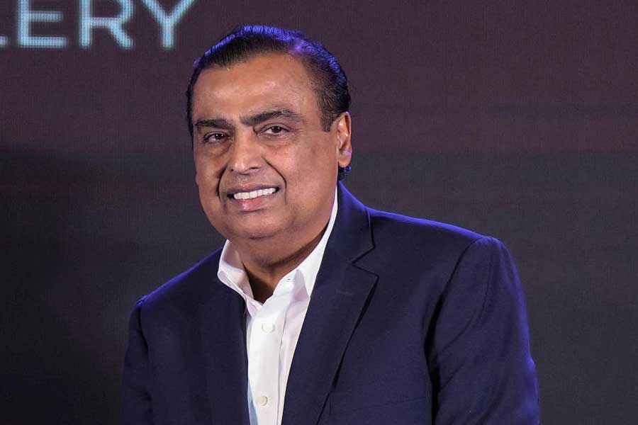 ফোর্বস পত্রিকার ২০২৪ সালের তালিকা বলছে, মুকেশই প্রথম এশীয়, যিনি ১০ হাজার কোটি ডলারের ক্লাবের সদস্য হয়েছেন। তাঁর সম্পত্তির পরিমাণ এখন ১১ হাজার ৬০০ কোটি ডলার। ভারতীয় মুদ্রায় যা প্রায় ১০ লক্ষ কোটি।