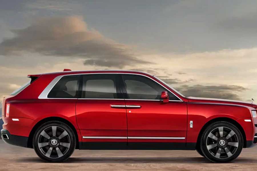  সম্প্রতি একটি গাড়ি কিনেছেন মুকেশের স্ত্রী নীতা অম্বানী। রোলস রয়েস ফ্যান্টম আট ইডব্লিউবি সেডান গাড়িটি এখন অম্বানীদের গ্যারাজের নতুন সদস্য।