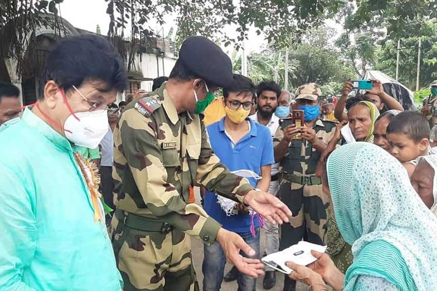 বিএসএফকে নিয়েই ‘সংসার’ চরমেঘনার।