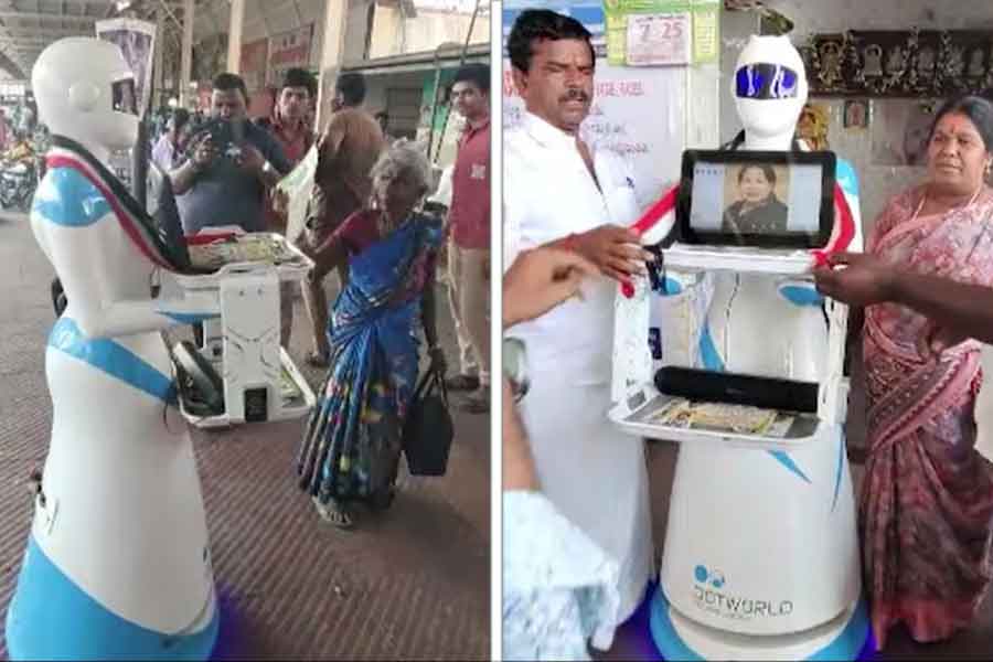 ভোটপ্রচারে রোবট! ছবি: সংগৃহীত।