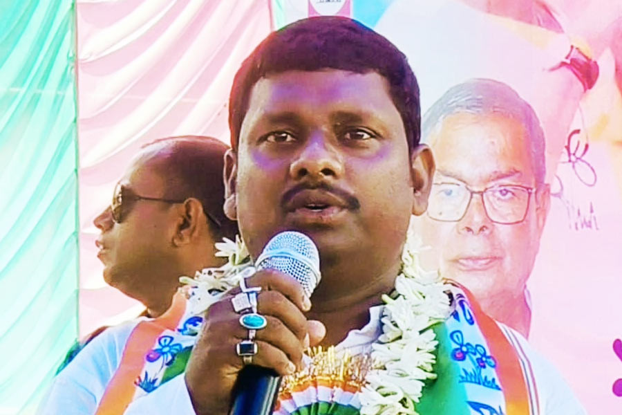 মথুরাপুরে তৃণমূল প্রার্থীর নাম বাপি হালদার। বিজেপি প্রার্থীর নাম অশোক পুরকায়েত। সিপিএম ওই কেন্দ্রে প্রার্থী করেছিল শরৎচন্দ্র হালদারকে। শেষ হাসি হাসলেন বাপি। ২০১০৫৭ ভোটে জিতেছেন তিনি।