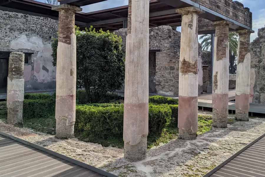 Stunning frescoes of Greek mythological characters found in ancient roman town Pompeii 