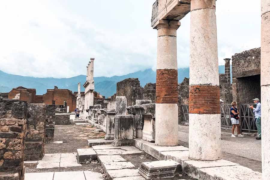Stunning frescoes of Greek mythological characters found in ancient roman town Pompeii 