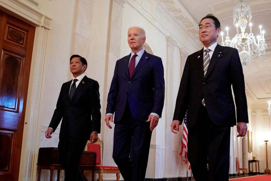 America want to strong bonding with Japan and Philippines