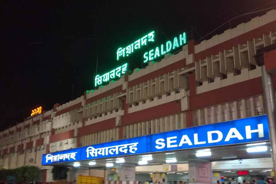 Eastern Railway revolutionize passenger convenience with QR Code-Based Payments in Sealdah division