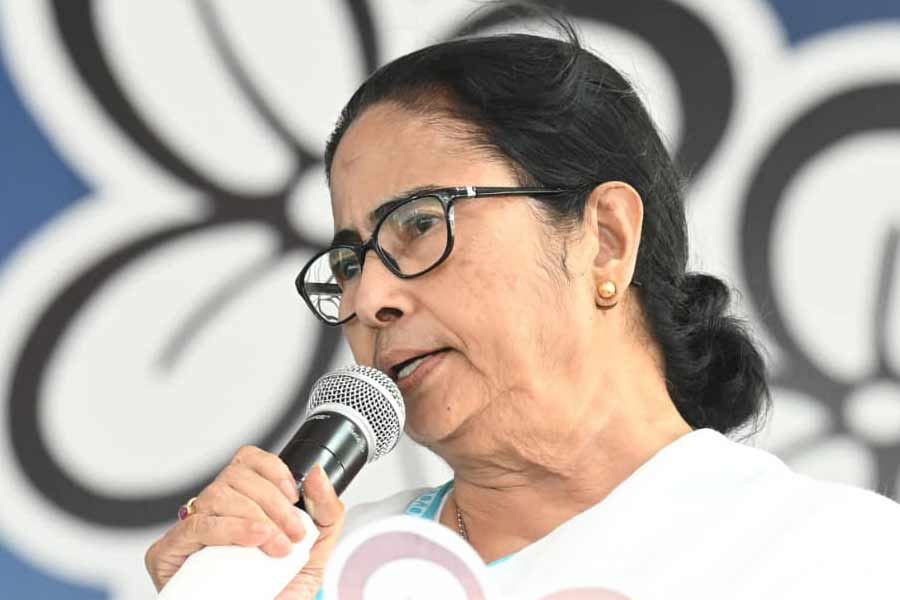 Mamata Banerjee says she does not use AC in her room