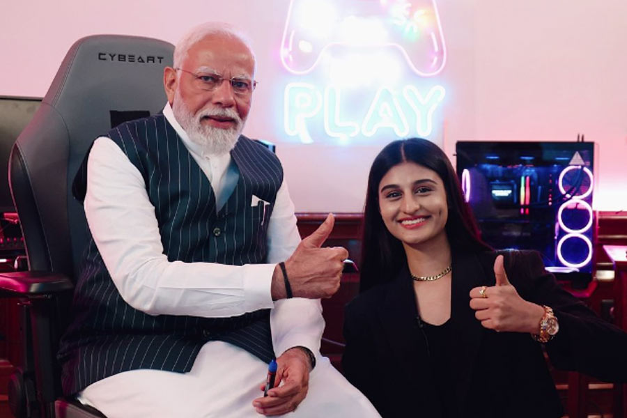 আলোচনার পর নিজের ইনস্টাগ্রামের পাতায় প্রধানমন্ত্রীর সঙ্গে একটি ছবি পোস্ট করেন পায়েল। মোদীর সঙ্গে দেখা করে তিনি অভিভূত বলেও জানান পায়েল।