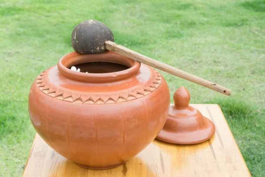 Five reasons why drinking water from earthen pot is perfect for summer