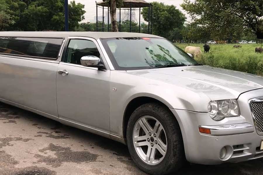 দৈর্ঘ্যের দিক থেকে সবচেয়ে লম্বা গাড়ি হিসাবে গিনেস বুকে নাম তুলে নজির গড়েছে ‘দ্য আমেরিকান ড্রিম’। আশির দশকে এই গাড়িটি তৈরি করা হয়। ২০০৩ সালে গিনেস বুকে দীর্ঘতম গাড়ি হিসাবে নজির গড়েছে সেটি।