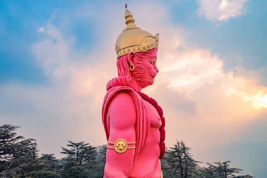হনুমানের সবচেয়ে বড় মূর্তিটি জাখু পাহাড়ের পাদদেশে অবস্থিত শৈল শহরেই তৈরি করা হয়েছে।