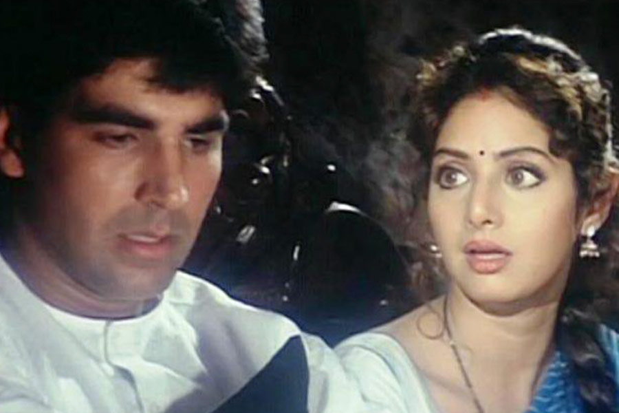 কিন্তু ‘মেরি বিবি কা জবাব নহি’ ছবির শুটিংই নাকি শেষ হয়নি। অন্তিম দৃশ্য শুট করা বাকি ছিল। নানা কারণে ছবির শুটিংয়ের কাজ পিছিয়ে যেতে থাকে। তার সঙ্গে সঙ্গে পিছিয়ে যেতে থাকে ছবির মুক্তির দিন।