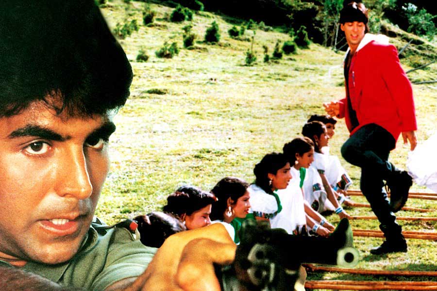 অভিনয়ের জগতে যখন অক্ষয়ের মাত্র তিন বছর পেরিয়েছে, তখনই ‘মেরি বিবি কা জবাব নহি’ ছবিটি মুক্তি পাওয়ার কথা ছিল। কিন্তু এই ছবির কাজ দিনের পর দিন পিছিয়ে যেতে থাকায় অক্ষয় অন্য ছবির কাজ নিয়ে ব্যস্ত হয়ে প়ড়েন।