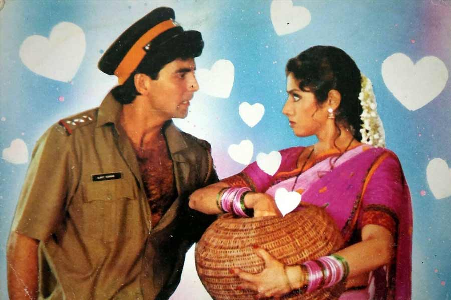 ২০১৬ সালে বলিউডের ছবিনির্মাতা কর্ণ জোহর সঞ্চালিত একটি রিয়্যালিটি শোয়ে অতিথি হিসাবে উপস্থিত ছিলেন অক্ষয়। তখন ‘মেরি বিবি কা জবাব নহি’ ছবি নিয়েও আলোচনা করেন অভিনেতা।